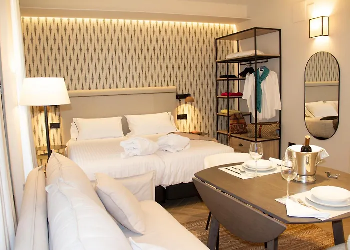 Puerta De La Ribera Apart Otel