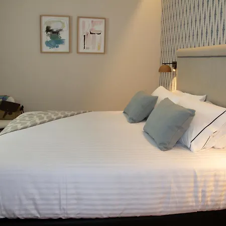 Puerta De La Ribera Apart Otel